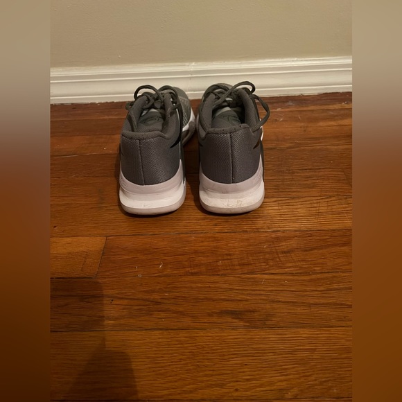 Used Men’s Nike Renew Gray Sneakers - Size 8 - Picture 5 of 8